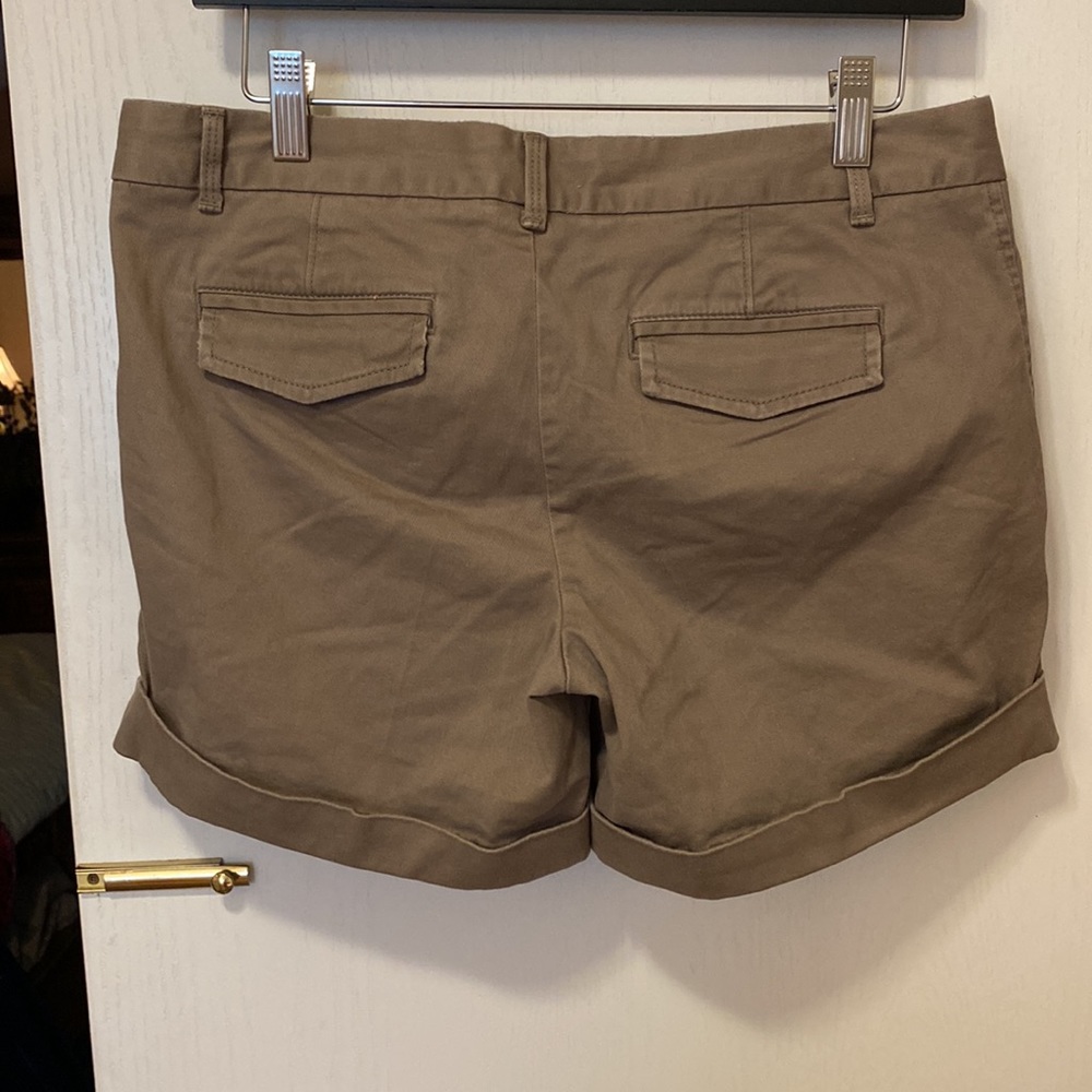Shorts - Picture 2 of 3
